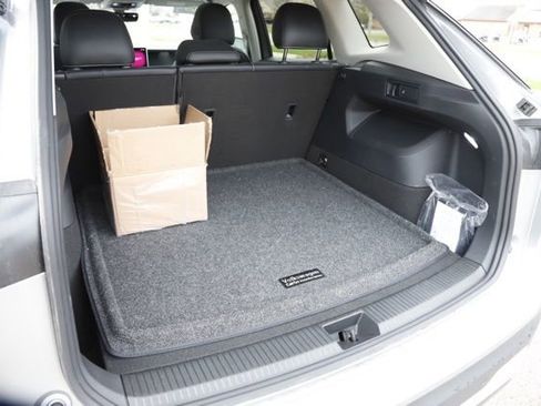 Used 2025 Volkswagen Tiguan SE w/ Panoramic Sunroof Package AWD/4WD image 7