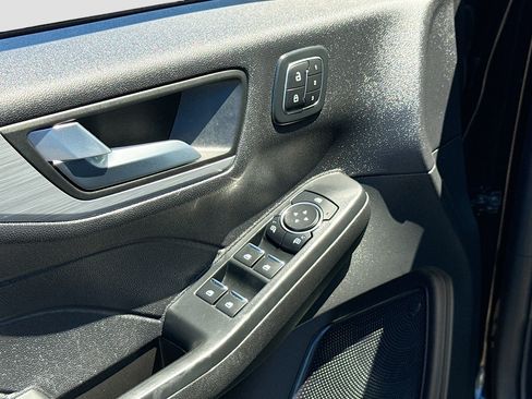 Used 2024 Ford Escape Platinum AWD/4WD image 8