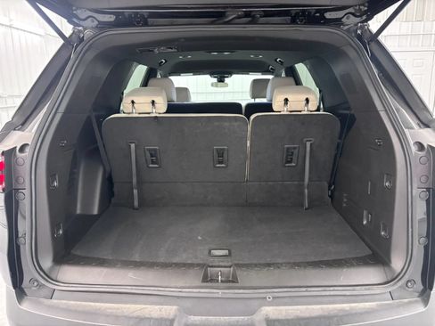 Used 2023 Chevrolet Traverse LS FWD image 36