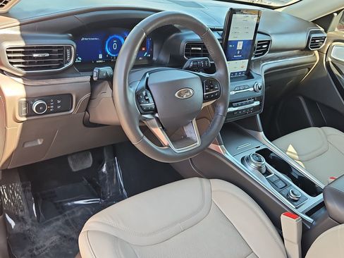 Used 2020 Ford Explorer Platinum w/ Premium Technology Package AWD/4WD image 13