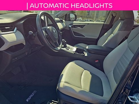 Used 2021 Toyota RAV4 Limited image 11