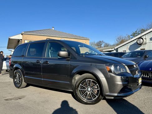 Used 2017 Dodge Grand Caravan GT image 1