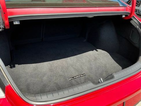 Used 2021 Hyundai Elantra Limited image 6