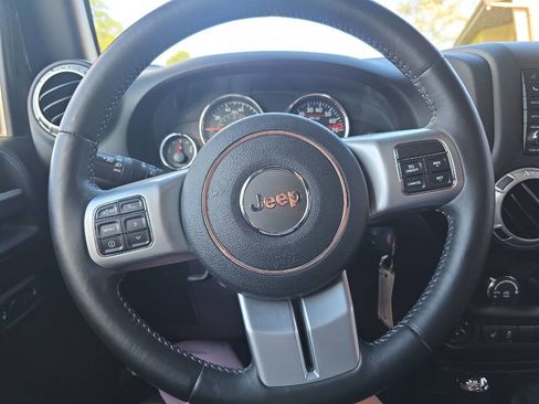 Used 2016 Jeep Wrangler Unlimited Rubicon image 14