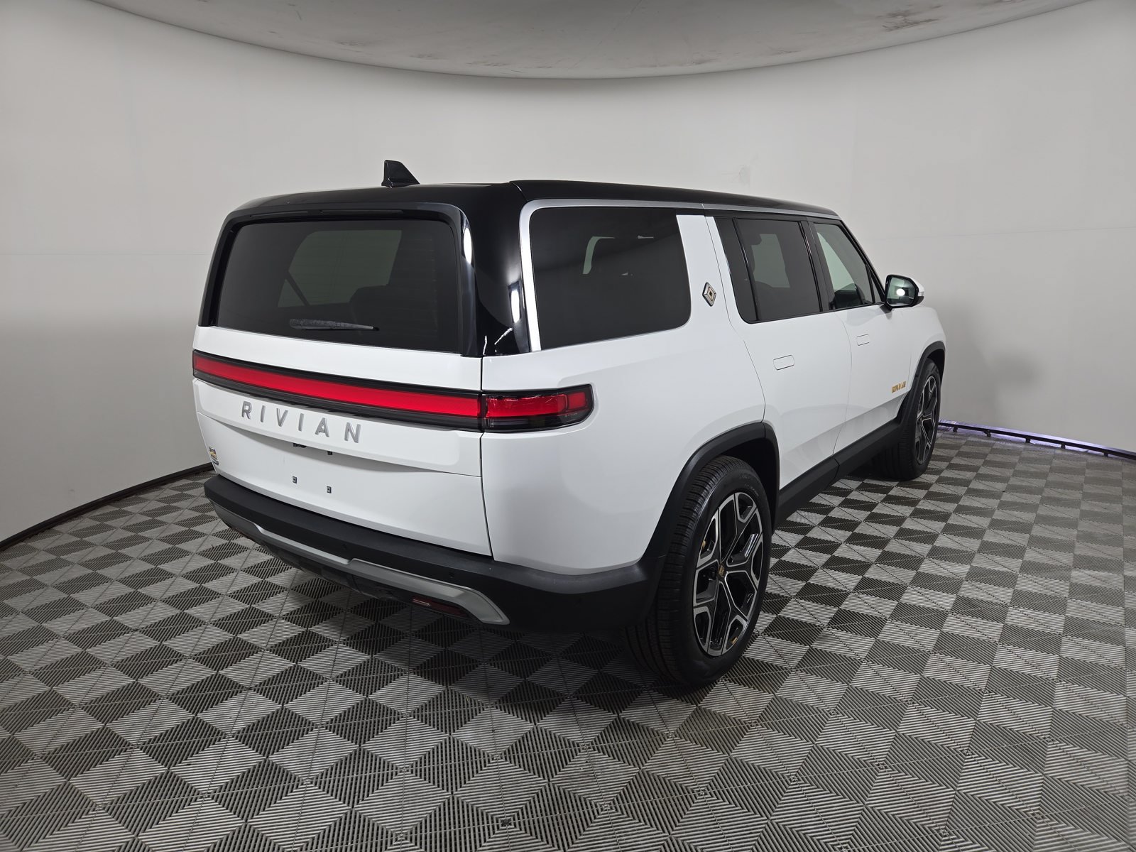 Used 2024 Rivian R1S Adventure Quad AWD/4WD image 5