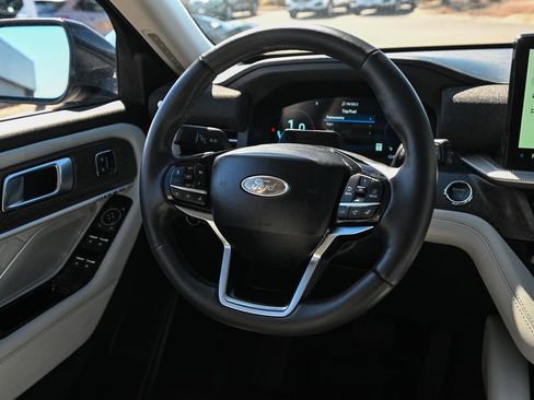 Used 2025 Ford Explorer Platinum w/ Ultimate Package AWD/4WD image 33