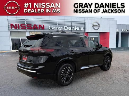 New 2026 Nissan Rogue Platinum w/ Platinum Premium Package image 2