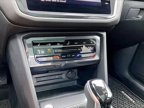 Certified 2024 Volkswagen Tiguan SE w/ Panoramic Sunroof Package image 16