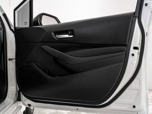 Used 2020 Toyota Corolla LE FWD image 43