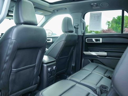 Certified 2022 Ford Explorer XLT w/ Equipment Group 202A AWD/4WD image 25