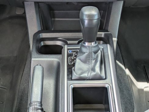 Used 2020 Toyota Tacoma SR5 RWD image 17