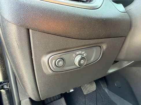 Used 2023 Chevrolet Equinox LT FWD image 23
