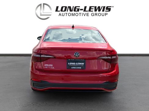 Certified 2024 Volkswagen Jetta SE w/ Panoramic Sunroof Package FWD image 5