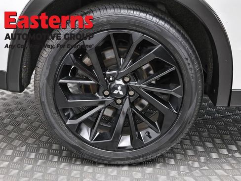 Used 2022 Mitsubishi Outlander SE image 28