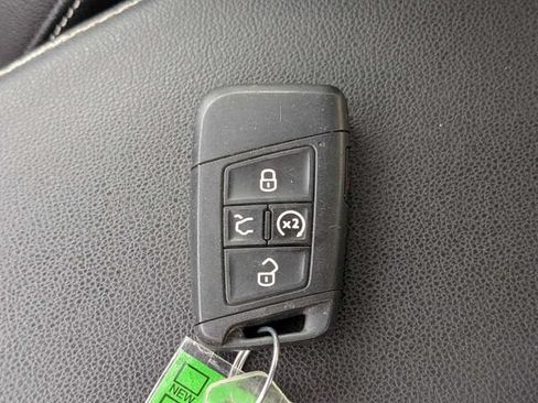 Used 2024 Volkswagen Jetta SE FWD image 29