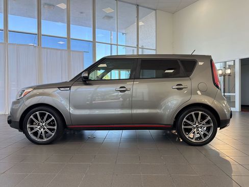 Used 2018 Kia Soul ! w/ Tech Package FWD image 2