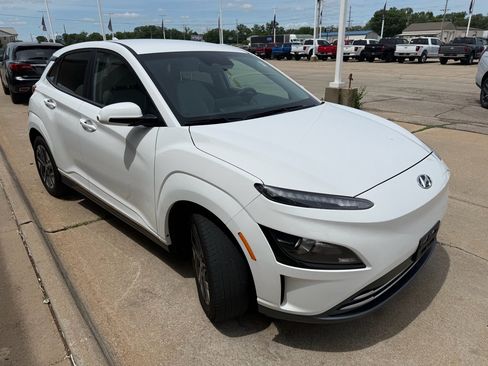 Used 2023 Hyundai Kona SE FWD image 4