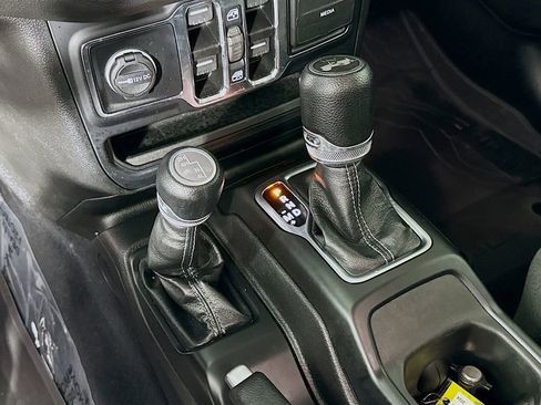 Used 2024 Jeep Wrangler Unlimited Sport AWD/4WD image 23