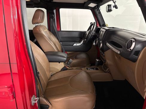 Used 2013 Jeep Wrangler Unlimited Sahara w/ Mopar Chrome Edition Group AWD/4WD image 47