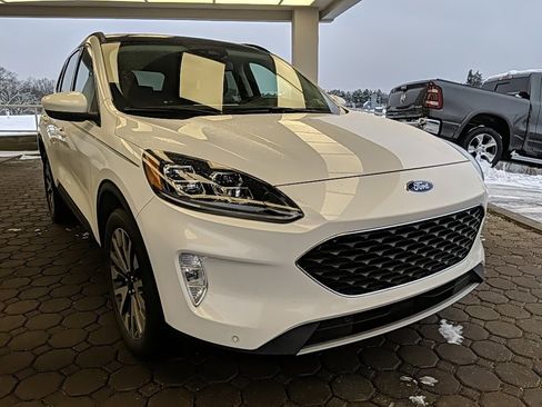 Certified 2022 Ford Escape Titanium w/ Class II Trailer Tow Package image 3