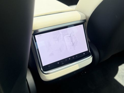 Used 2025 Tesla Model S AWD/4WD image 48