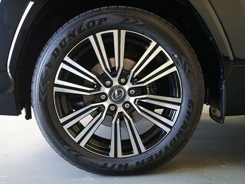 Used 2026 Lexus LX 600 4WD w/ Luxury Package image 40