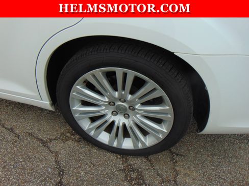 Used 2014 Chrysler 300 C w/ Light Group image 12