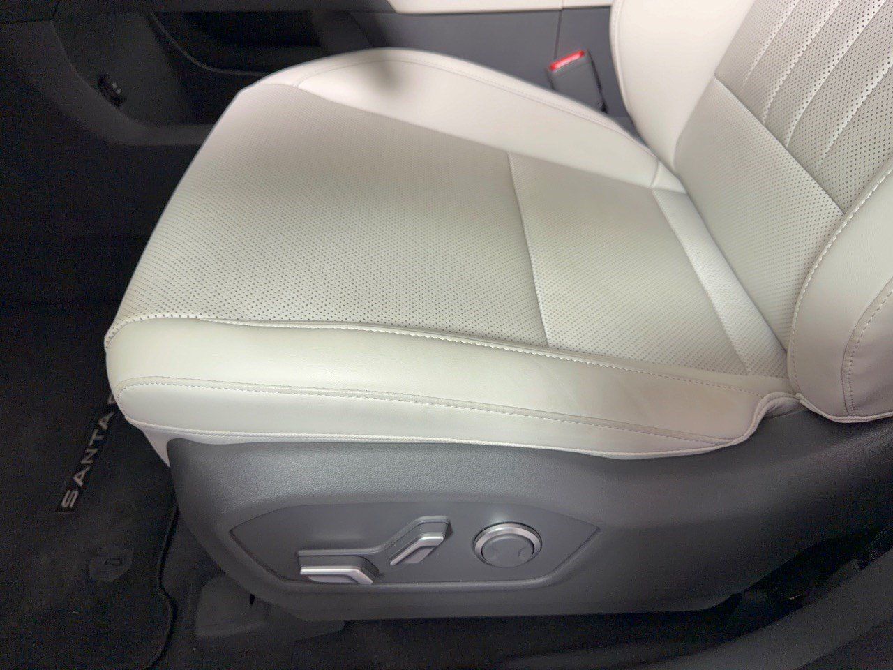 Used 2026 Hyundai Santa Fe SEL FWD image 16