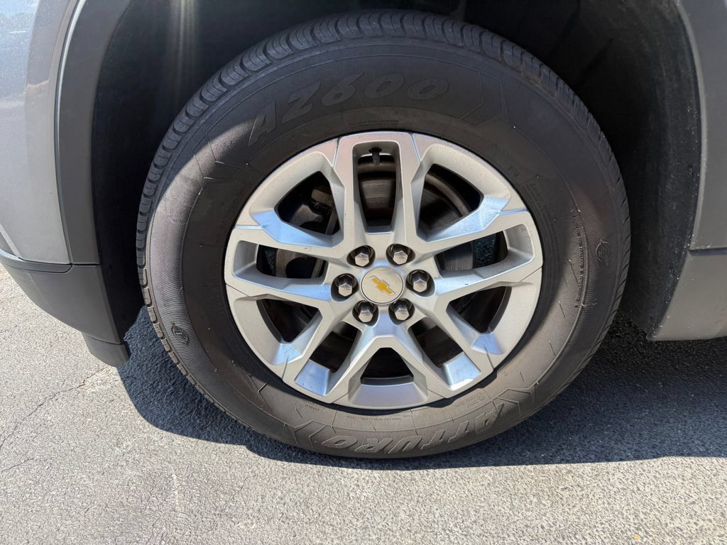 Used 2020 Chevrolet Traverse LS FWD image 31