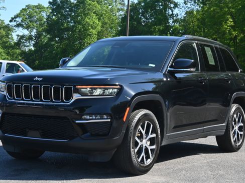 Used 2023 Jeep Grand Cherokee Limited image 5