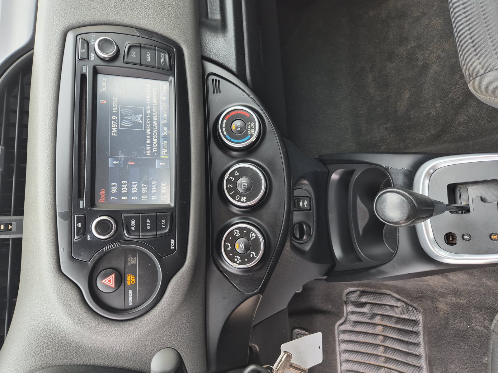 Used 2018 Toyota Yaris L FWD image 10