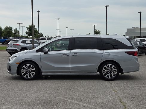 Used 2026 Honda Odyssey Elite image 3
