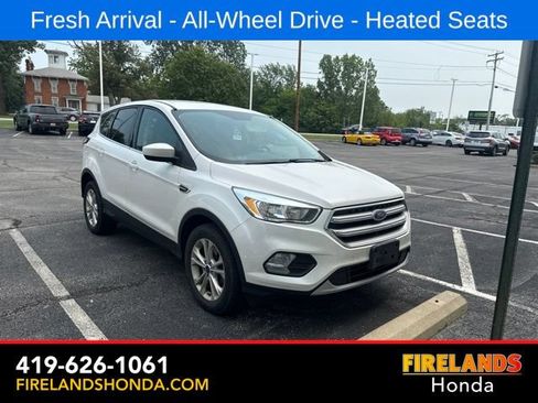 Used 2017 Ford Escape SE w/ SE Cold Weather Package AWD/4WD image 3