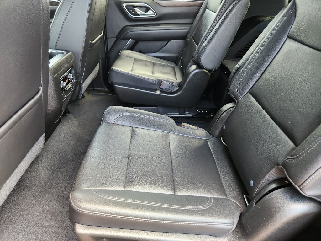Used 2021 Chevrolet Tahoe Z71 w/ Luxury Package AWD/4WD image 19