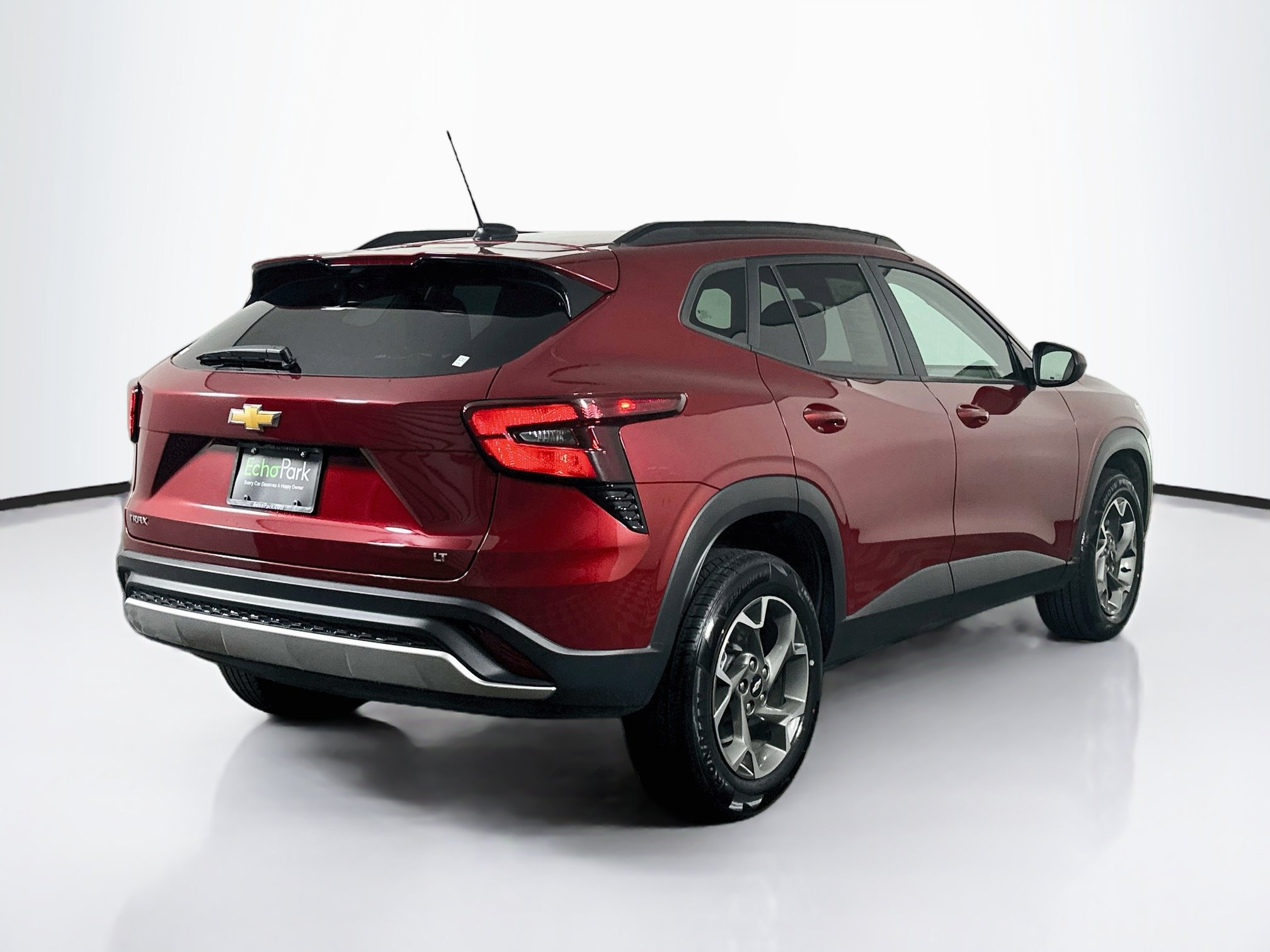 Used 2025 Chevrolet Trax LT FWD image 9