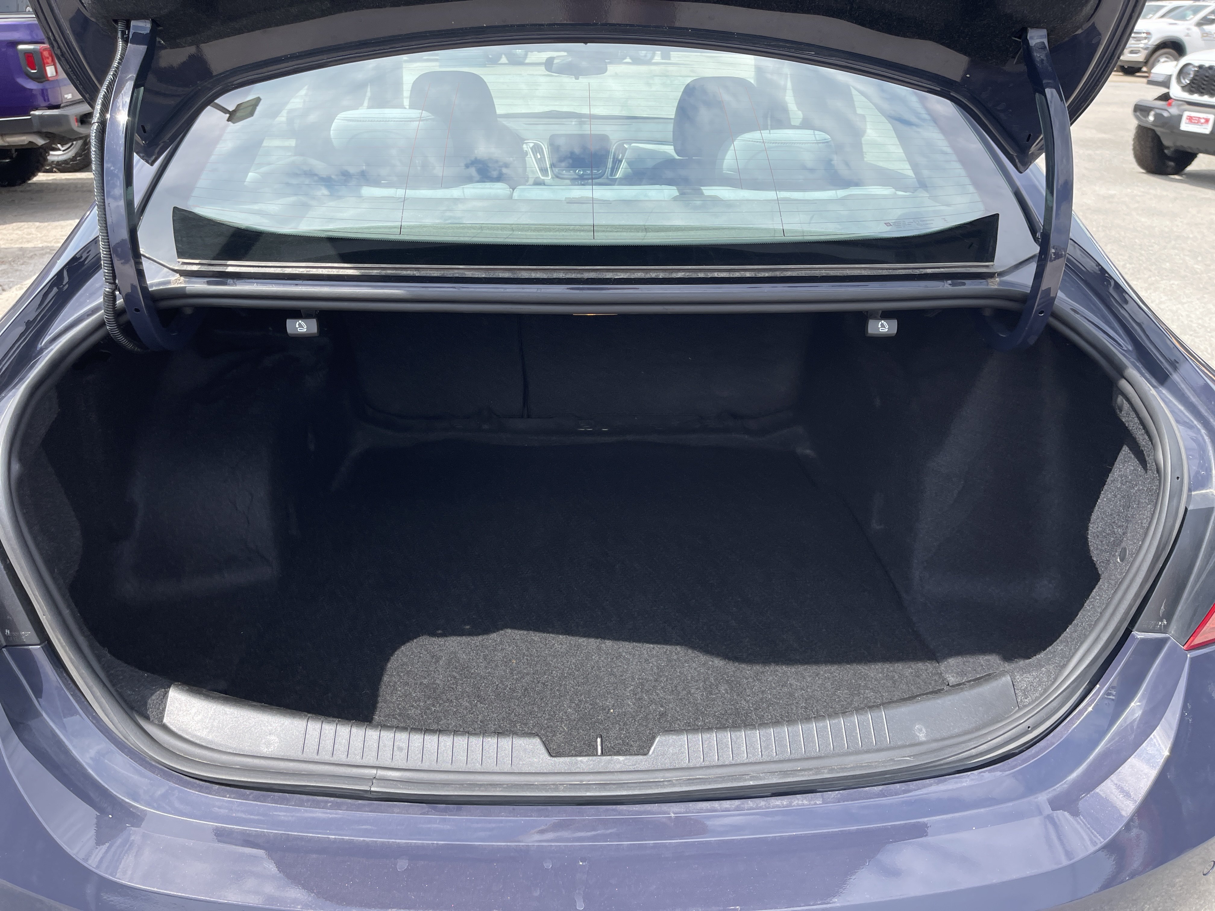 Used 2025 Chevrolet Malibu LT FWD image 11