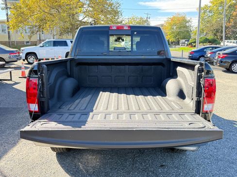 Used 2018 RAM 1500 Classic SLT w/ Luxury Group image 32