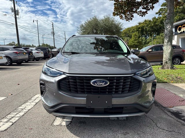 Used 2025 Ford Escape Platinum AWD/4WD image 3