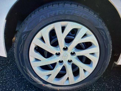 Used 2018 Toyota Corolla LE FWD image 22
