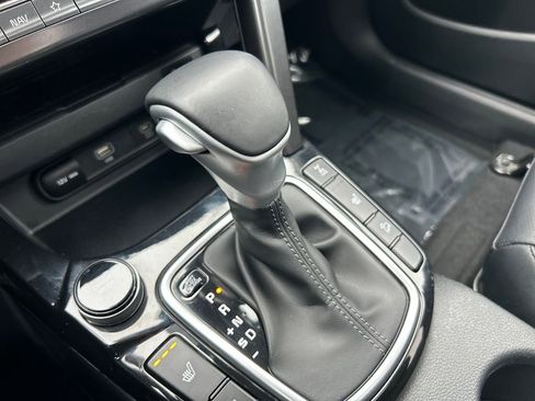 Used 2024 Kia Seltos EX image 17