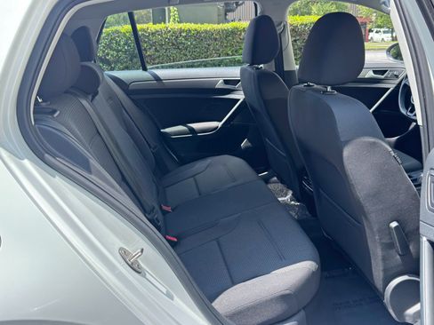 Used 2019 Volkswagen e-Golf SE w/ Driver Assistance Package FWD image 34