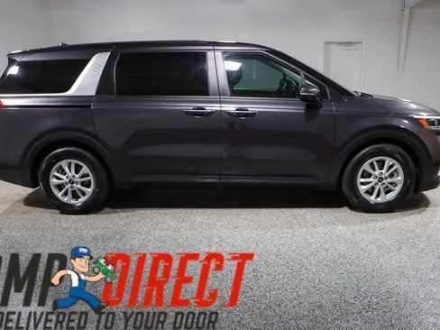 Used 2024 Kia Carnival LX image 6