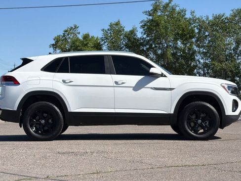 Used 2024 Volkswagen Atlas Cross Sport SE w/ Panoramic Sunroof Package AWD/4WD image 8