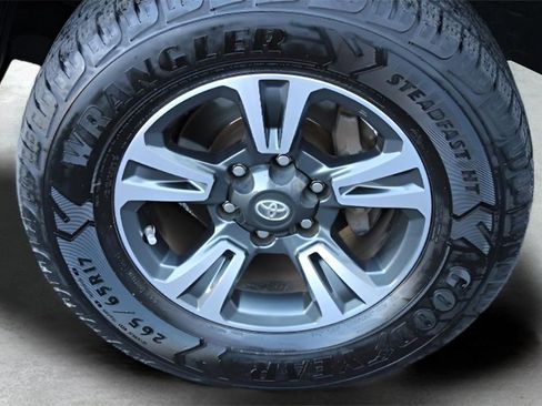 Certified 2018 Toyota Tacoma TRD Sport image 27