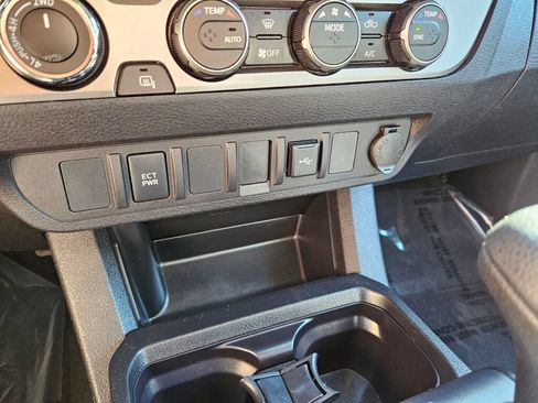 Used 2022 Toyota Tacoma SR AWD/4WD image 24