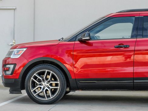 Used 2017 Ford Explorer Sport w/ Equipment Group 401A AWD/4WD image 15