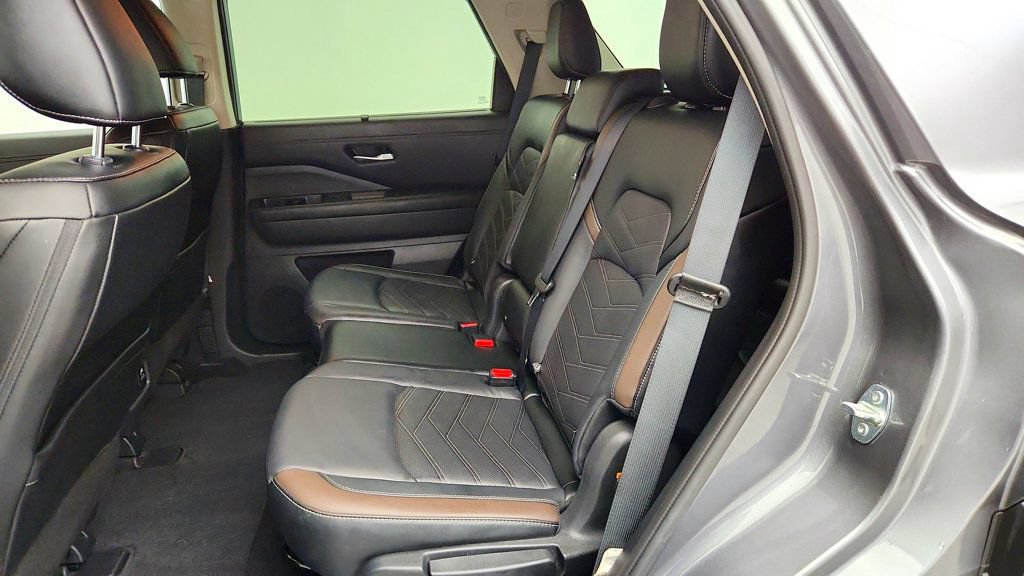 Used 2024 Nissan Pathfinder Platinum AWD/4WD image 21