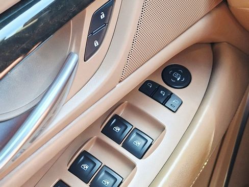 Used 2019 Cadillac Escalade ESV Platinum AWD/4WD image 33