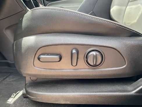 Used 2018 Chevrolet Equinox Premier AWD/4WD image 14