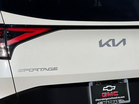 Used 2025 Kia Sportage LX image 49